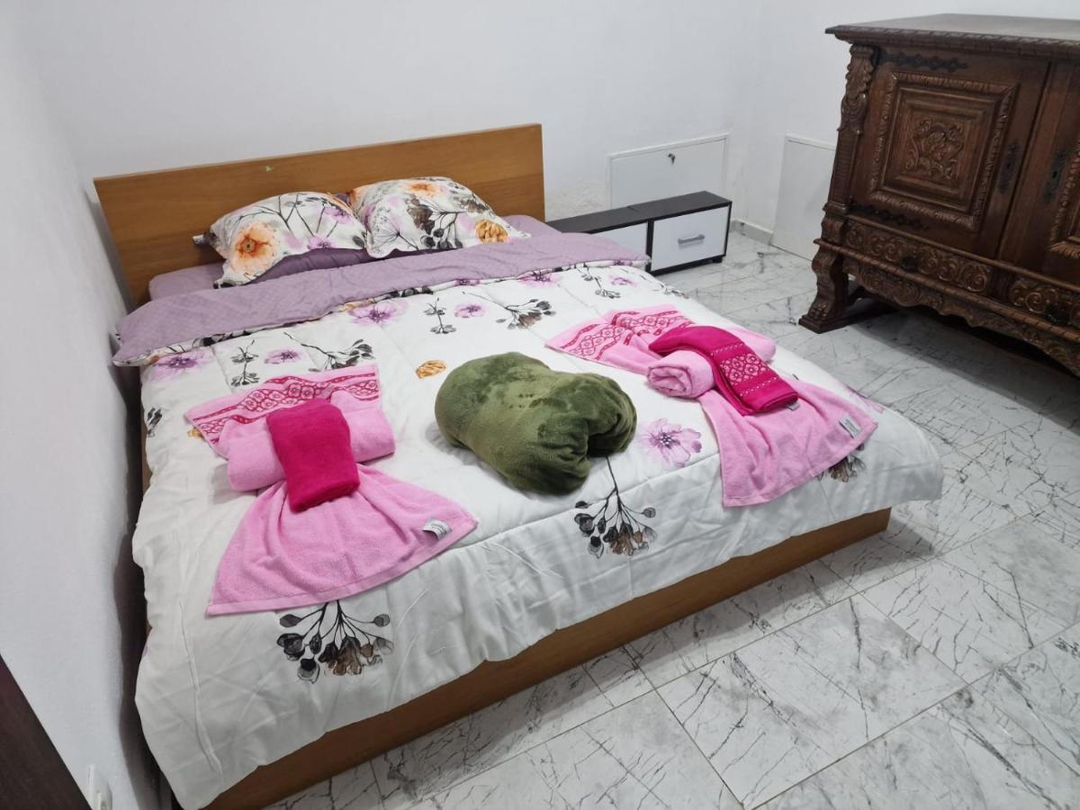 Casa Iuliana Hotel โฮเรซู ภายนอก รูปภาพ